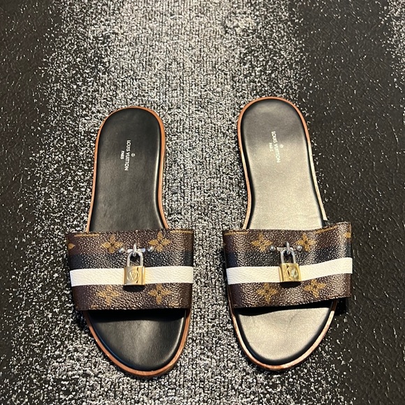 Louis Vuitton shoes - Picture 1 of 10